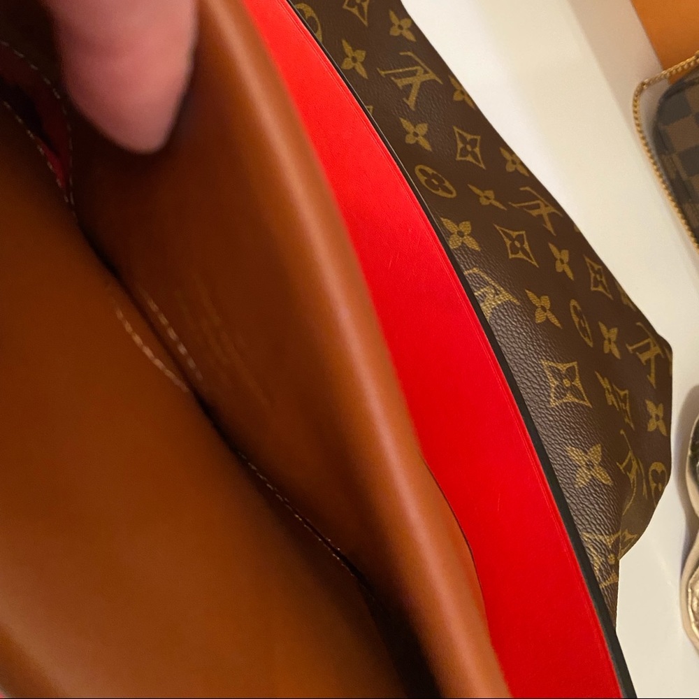 Louis Vuitton Tuileries Hobo - Picture 9 of 16